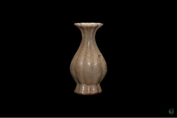 South Song Dynasty Guan Ware Pear-shaped Vase